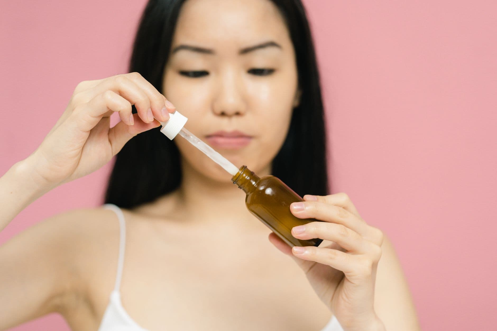 Serum en gloeiende huid van dichtbij